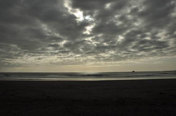 Fim de tarde numa linda praia no Redwood National Park, no norte da Califórnia, nos Estados Unidos